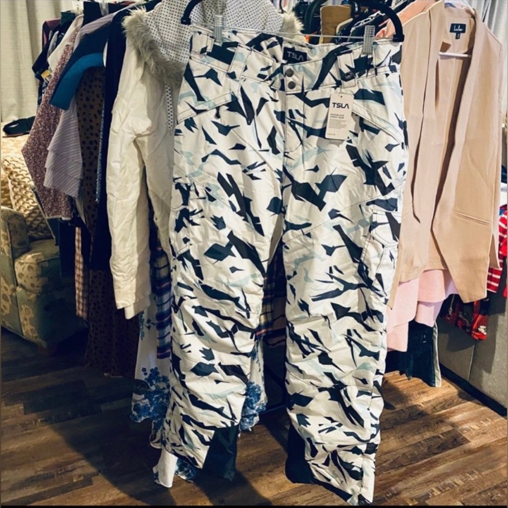 #860 NWT TSLA snow/ski pants
